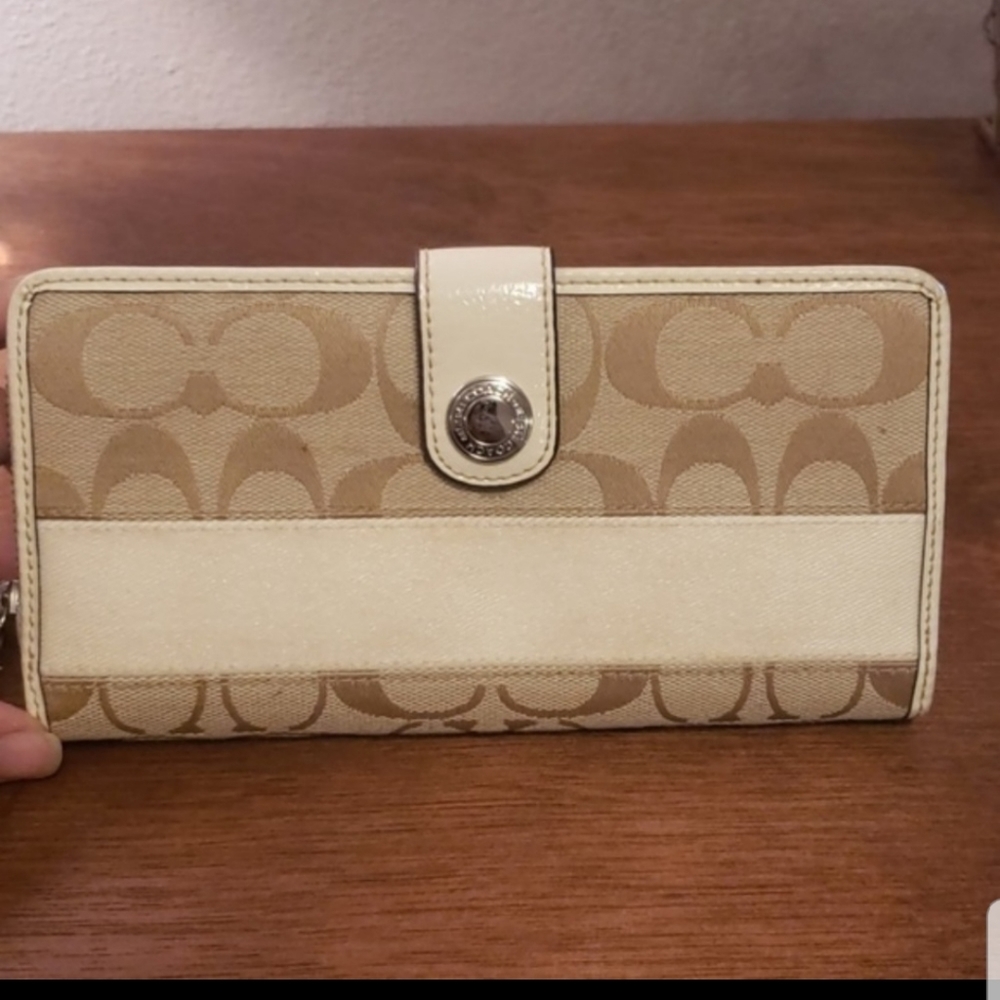 Coach zip around wallet tan beige and cream
